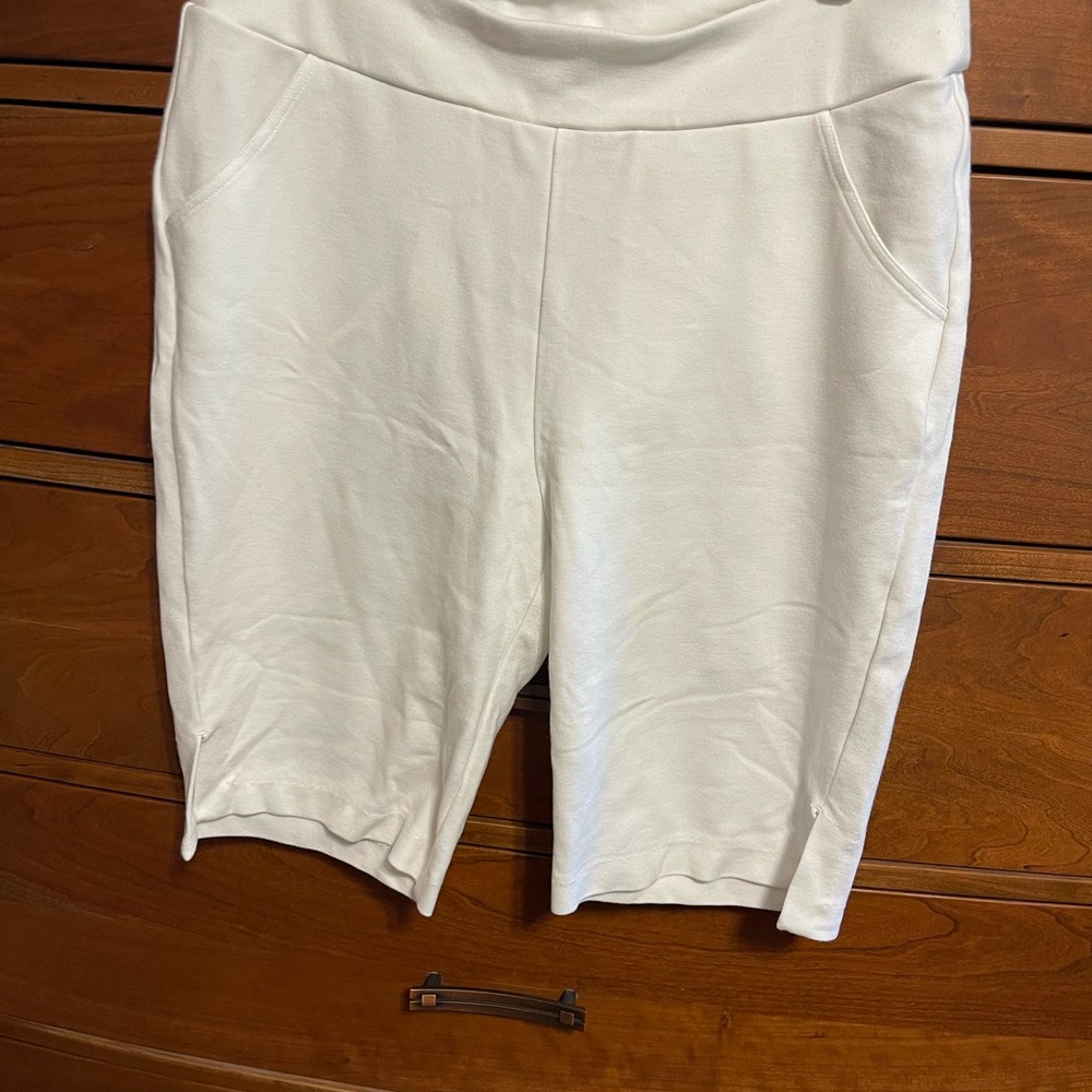 Soft Surroundings Cream Women's Bermudas